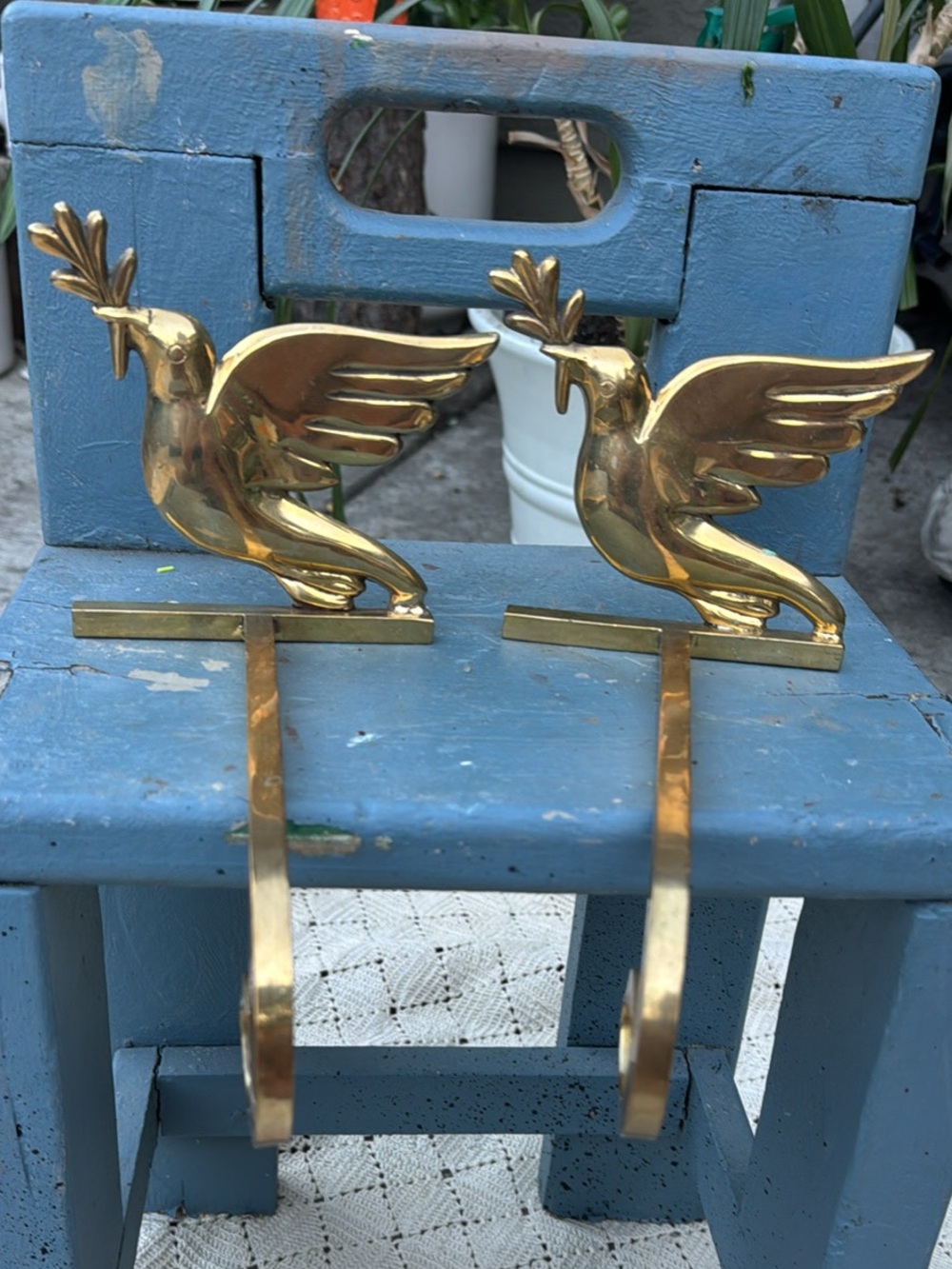 VINTAGE SOLID BRASS PEACE DOVES - LONG ARM STOCKING HOLDER - PAIR